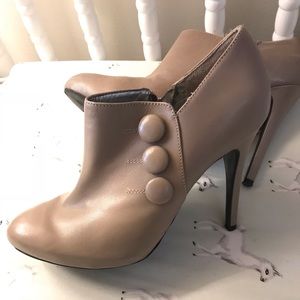 Guess Taupe booties